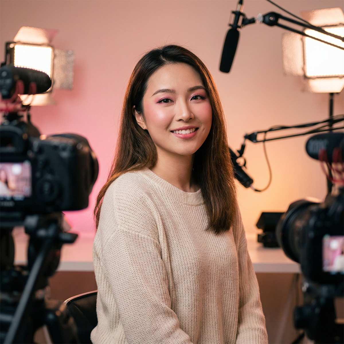 草莓视频创作者甜心小雅